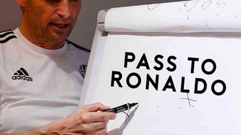 Terkuak nih strategi baru Juve. Yang penting oper ke Ronaldo saja. Foto: Istimewa/Twitter