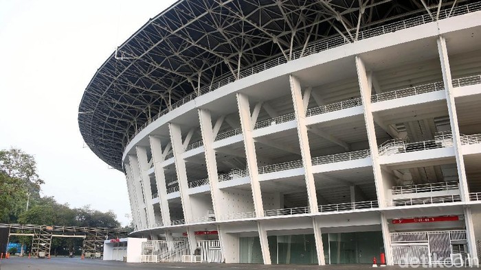 Stadion Utama Gelora Bung Karno mulai ditutup jelang pelaksanaan Asian Games 2018 Agustus mendatang. Beberapa hal dilakukan untuk mematangkan persiapan itu.