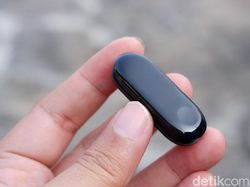 Unboxing Mi Band 3, Gelang Pintar Ramah Kantong