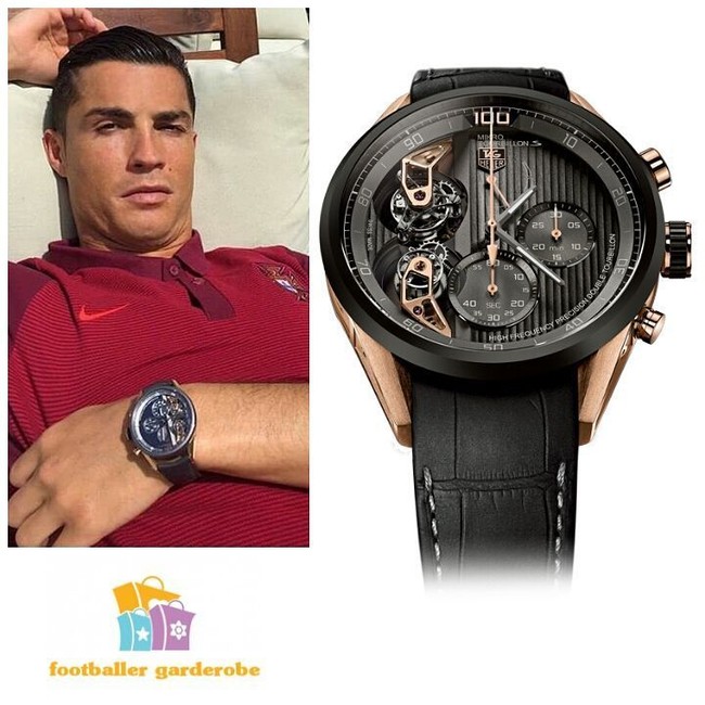 Jam tangan Tag Heuer kembali menghiasi pergelangan tangan Ronaldo. Jam tangan seri Carrera Mikrotourbillons itu harganya sungguh fantastis mencapai US$ 250 ribu atau sekitar Rp 3,6 miliar. Jam tangan ini dirilis dalam jumlah terbatas, hanya ada 10 - 15 buah di dunia. Foto: Instagram/footballergarderobe