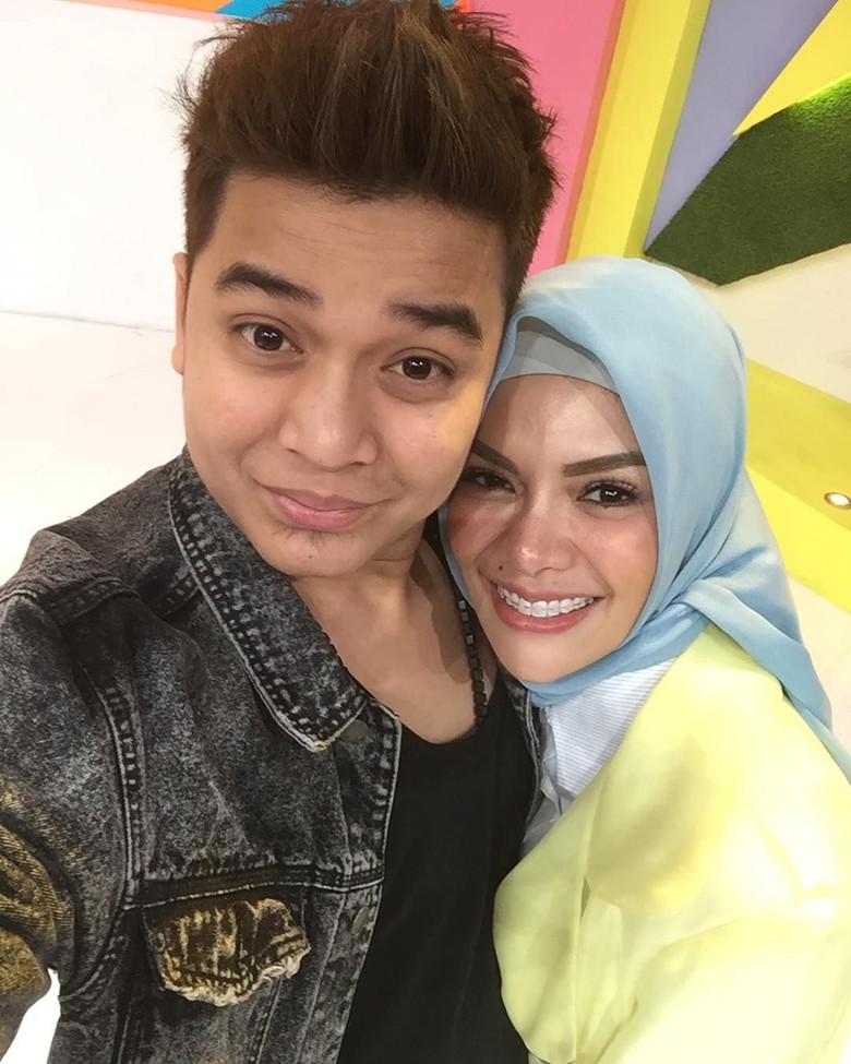 Hijrah, Nikita Mirzani Pelan-pelan Mulai Ubah Media Sosialnya Hijrah, Nikita Mirzani Pelan-pelan Mulai Ubah Media Sosialnya