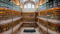 Cuypers Library adalah perpustakaan sejarah senin terbesar dan tertua di Belanda. Perpustakaan ini berada tepat di Rijksmuseum Amsterdam (Rijksmuseum Amsterdam)