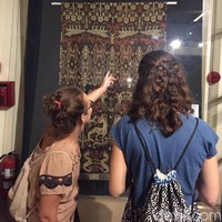 Pameran menampilkan 63 wastra Indonesia dengan dominasi tenun yang merupakan hasil perburuan kedua kolektor tersebut selama 30 tahun. Beberapa di antaranya berusia ratusan tahun. (Foto: Daniel Ngantung/Wolipop)