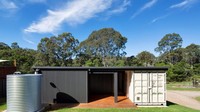 Desain ini sangat terlihat ingin menonjolkan bentuk kontainernya. Istimewa/Simon Whitbread/Inhabitat.