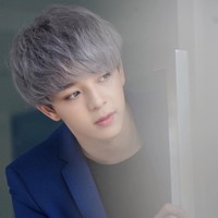 Ia pun kerap kali gonta-ganti gaya rambut. Meskipun begitu, paras Suradet tetap memesona. Foto: dok. Instagram @bbasjtr