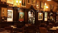 Walau buka coffee shop, kafe termewah di Buenos Aries ini menyajikan suasana yang sangat pas untuk ngopi di sore hari. Cafe Tortoni sudah berdiri sejak tahun 1858, lho. Foto: Istimewa