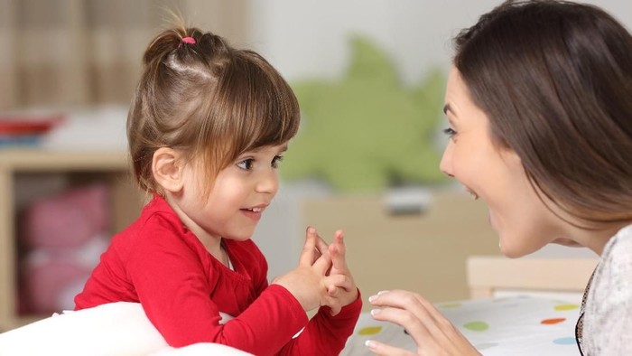 Anak belajar bahasa Inggris