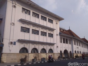 Wisata Gedung Tua dan Jejak Kejayaan Industri Rokok di Cirebon