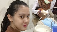 Keduanya tadinya akan menikah pada 6 Juli 2018 namun pernikahan itu ditunda. Dan kini, pasangan ini malah terlibat perseteruan keluarga. Foto: Dok. Instagram/ma_coritha