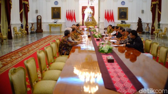 KPU Laporkan Hasil Pilkada Serentak ke Jokowi