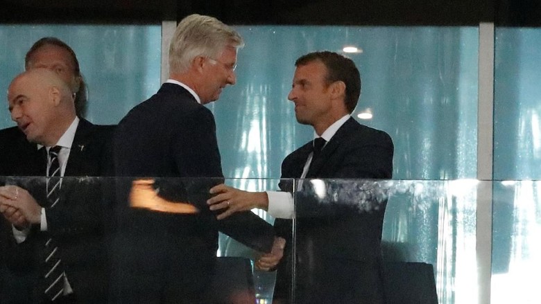 Timnya Kebobolan, Raja Belgia Salami Presiden Prancis Timnya Kebobolan, Raja Belgia Salami Presiden Prancis