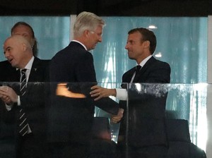 Timnya Kebobolan, Raja Belgia Salami Presiden Prancis