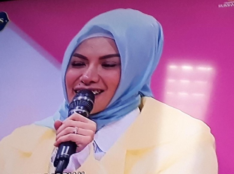 Putuskan Berhijab, Nikita Mirzani Diminta Hapus Foto Seksi Putuskan Berhijab, Nikita Mirzani Diminta Hapus Foto Seksi
