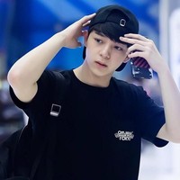 Suradet yang juga dikenal sebagai Bass merupakan aktor pendatang baru Thailand yang memulai debutnya di industri hiburan dan aktingnya pada 2017 lalu. Foto: dok. Instagram @bbasjtr