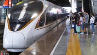 Dengan membawa 16 gerbong sekaligus, panjang kereta ini mencapai 400 meter lebih dan membuatnya menjadi kereta cepat terpanjang di dunia. Chinaplus/Istimewa.