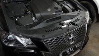 Yang pertama adalah mobil Toyota Crown 2.5 Athlete G A/T tahun 2013 berkelir hitam. Mobil ini dulunya milik Mantan Ketua Mahkamah Konstitusi (MK) Akil Mochtar yang dihukum penjara seumur hidup. Foto: Kementerian Keuangan