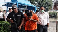 Para tersangka dihadirkan dalam rilis kasus penggagalan penyelundupan narkoba tersebut.