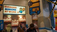 Di sini, banyak menjual aneka suvenir seperti boneka, tas, pakaian, gantungan kunci, dan aneka jenis barang lainnya (Shinta/detikTravel)