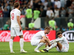 Sindiran Kocak Netizen untuk Fans Inggris yang Bikin Miris