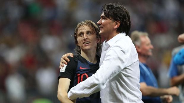 Soccer Football - World Cup - Semi Final - Croatia v England - Luzhniki Stadium, Moscow, Russia - July 11, 2018 Croatia's Luka Modric and coach Zlatko Dalic celebrate after the match REUTERS/Carl Recine