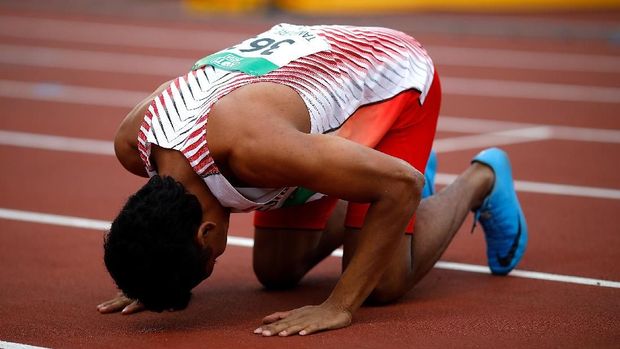 Lalu Muhammad Zohri bersujud sebagai rasa syukur atas kemenangannya