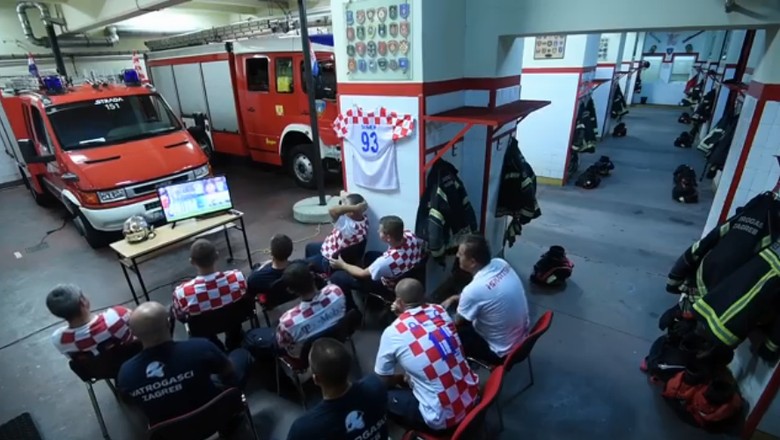 Viral Damkar Kroasia Hentikan Nobar Piala Dunia Saat Alarm Bunyi Viral Damkar Kroasia Hentikan Nobar Piala Dunia Saat Alarm Bunyi