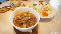 Mangan Mangan: Sop Buntut hingga Bacang Telur Asin