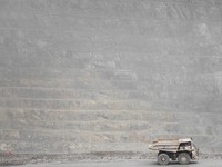 Jokowi Cerita Perjuangan RI Rebut 51% Saham Freeport