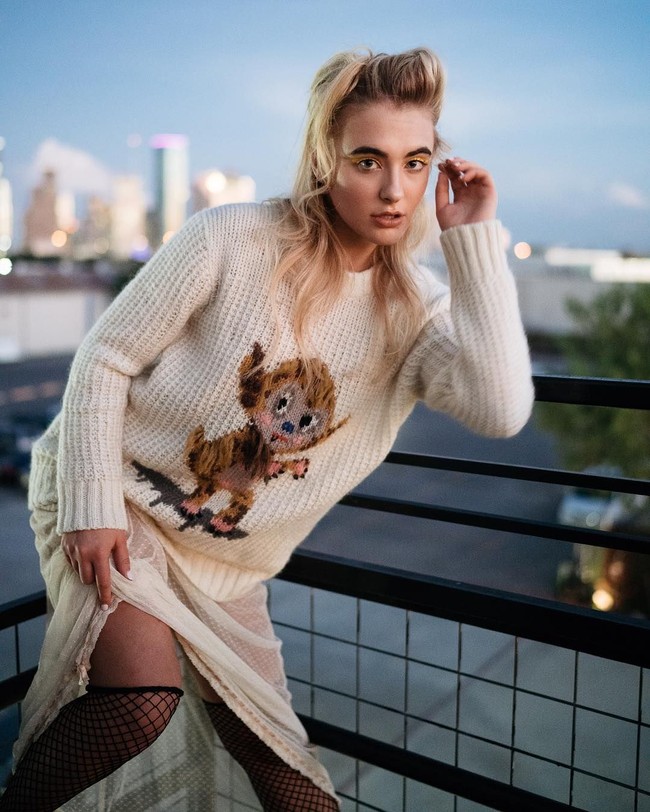 Selain menjadi mahasiswi dan influencer, Katarina adalah seorang model.  Foto: dok. Instagram (@Katarinazarutskie)