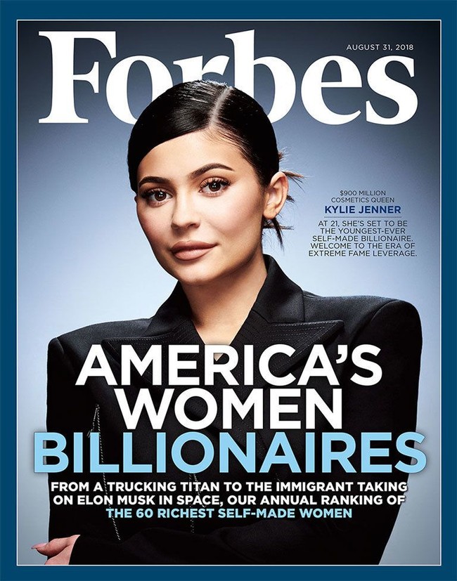 Tahun 2019, ia dinobatkan sebagai miliarder termuda versi Forbes berkat kesuksesan Kylie Cosmetics. Namun, Kylie juga mengakui beberapa penyesalan dalam keputusan melakukan prosedur estetika. Foto: dok. kylie cosmetics