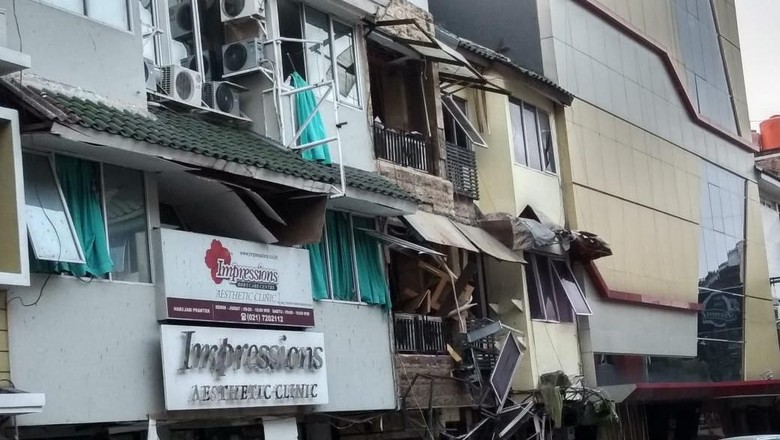 3 Orang Diperiksa Terkait Ledakan di Ruko Kebayoran Baru 3 Orang Diperiksa Terkait Ledakan di Ruko Kebayoran Baru