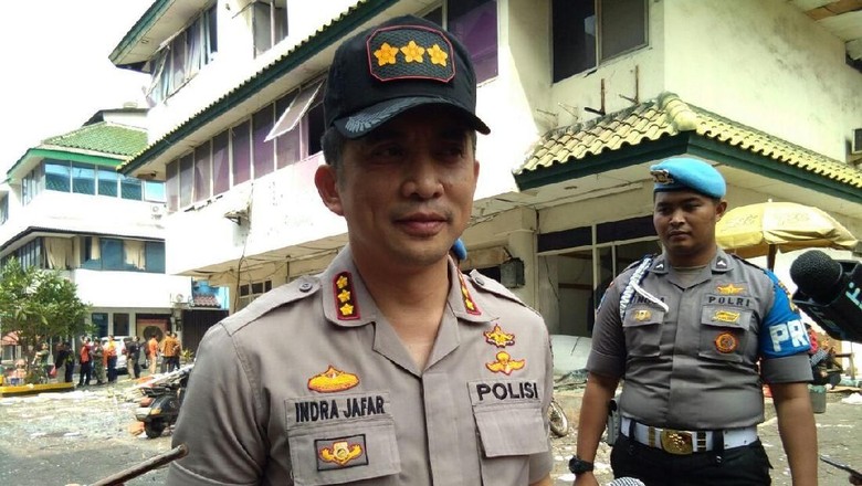 Polisi Sisir Tempat Karaoke Ciktuti Iin Puspita, NR dan 4 Tamu Polisi Sisir Tempat Karaoke Ciktuti Iin Puspita, NR dan 4 Tamu