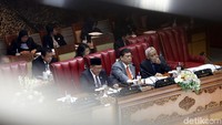 DPR menggelar rapat paripurna dengan agenda penyampaian laporan hasil pembahasan pembicaraan pendahuluan RAPBN 2019 dan juga rencana kerja pemerintah (RKP) tahun 2019 Badan Anggaran.