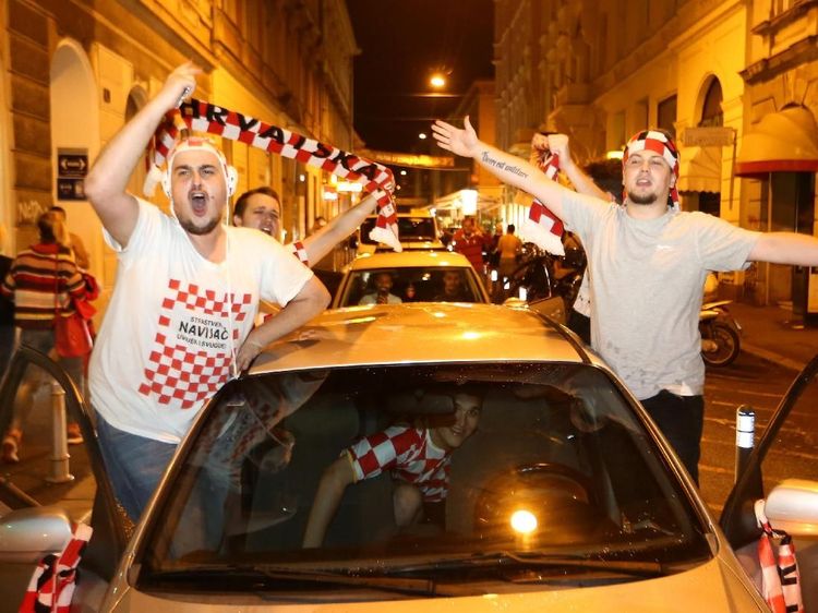 Meriahnya Suporter Merayakan Kemenangan Kroasia