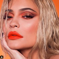 Kylie Cosmetics bukan sekadar bisnis bagi Kylie, tapi juga cara untuk lebih mendekatkan dirinya kepada para penggemar. Menciptakan produk yang mereka sukai. Foto: Dok. Instagram/kyliejenner