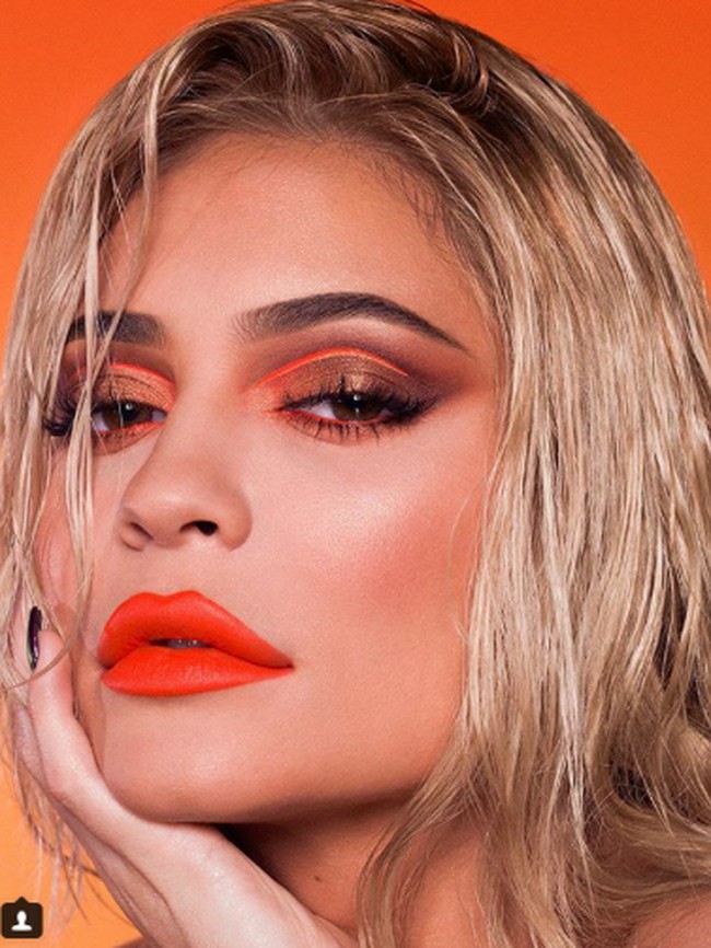 Kylie Cosmetics bukan sekadar bisnis bagi Kylie, tapi juga cara untuk lebih mendekatkan dirinya kepada para penggemar. Menciptakan produk yang mereka sukai. Foto: Dok. Instagram/kyliejenner