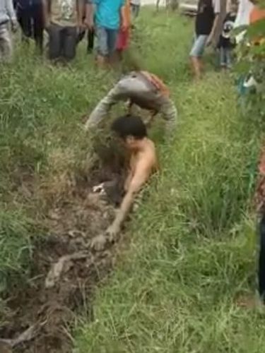 Viral Susanto Dikubur dalam Lumpur.