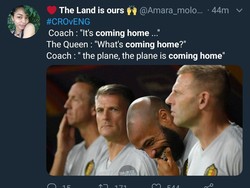 Ejekan pun menggema di media sosial. Slogan Its Coming Home jadi bermakna pulang betulan bagi The Three Lions. (Foto: Twitter @Amara_molo)