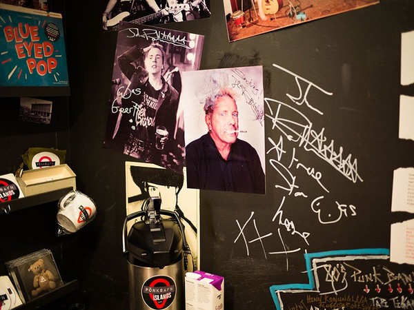 Museum ini didedikasikan untuk adegan punk bangsa Nordik. Berada di bawah tanah, museum ini memiliki semua pameran tentang punk mulai dari koleksi foto, poster, uang kertas, instrumen, peralatan panggung dan video streaming dari klub klasik (thepunkmuseum.is) Museum ini didedikasikan untuk adegan punk bangsa Nordik. Berada di bawah tanah, museum ini memiliki semua pameran tentang punk mulai dari koleksi foto, poster, uang kertas, instrumen, peralatan panggung dan video streaming dari klub klasik (thepunkmuseum.is)