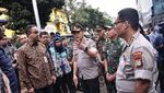 Momen Anies Kunjungi Lokasi Ledakan di Ruko Grand Wijaya