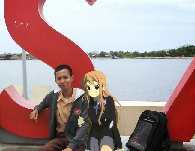 Menyempatkan waktu pergi bareng pacar setelah pulang sekolah. Foto: Istimewa