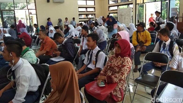 Keluarga Mampu Pakai SKTM, Pendaftar di SMA 2 Ungaran Dicoret Keluarga Mampu Pakai SKTM, Pendaftar di SMA 2 Ungaran Dicoret