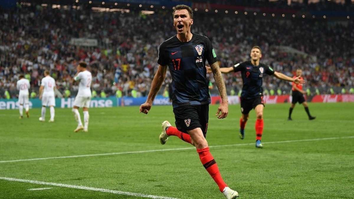 Mario Mandzukic memastikan Kroasia menang 2-1 atas Inggris di semifinal dan melenggang ke final Piala Dunia 2018. (Foto: Dan Mullan/Getty Images)