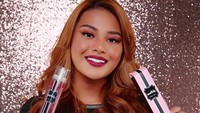Aurel bahkan merilis berbagai macam produk kecantikan dan salah satunya adalah lipstik cair yang disebut mirip dengan milik Kylie Jenner. Dok. Instagram/aurelie.hermansyah