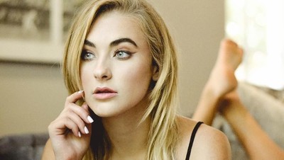 Potret Selebgram Cantik & Seksi yang Selamat Dari Gigitan Hiu