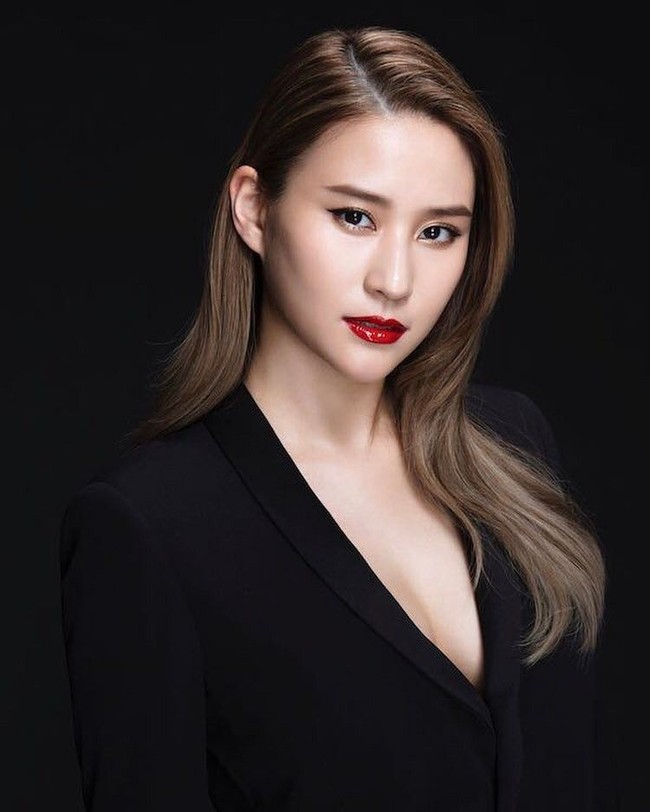 Kenalan dengan Laurinda Ho, putri pengusaha Macau yang juga dikenal sebagai raja judi, Stanley Ho, yang memiliki wajah cantik. Foto: Instagram @laurinda_ho