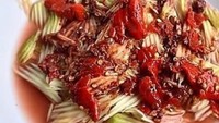 Tak salah lagi ini rujak kuah pindang dari pulau dewata yang dibuat @ibuk_hayu. Kaldu ikan dan cabe bikin rasanya gurih pedas enak. Foto: Instagram @ibuk_hayu