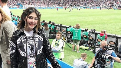 Via Vallen Nonton Kroasia vs Inggris, Netizen : Marko Simic vs De Gea