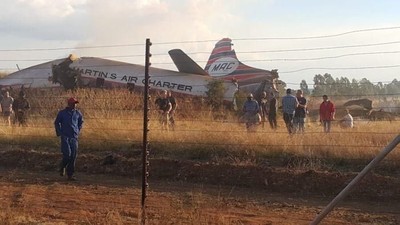 Foto: Pesawat Qantas Berusia 64 Tahun yang Jatuh di Afrika Selatan