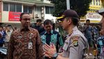 Momen Anies Kunjungi Lokasi Ledakan di Ruko Grand Wijaya